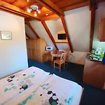 Zoeld Sziget Apartmanhaz *