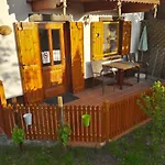Zoeld Sziget Apartmanhaz *
