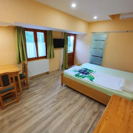 Zoeld Sziget Apartmanhaz * Денешдиаш