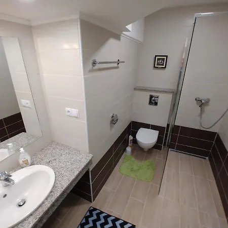 Zoeld Sziget Apartmanhaz Денешдиаш