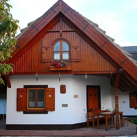 Zoeld Sziget Apartmanhaz * Gyenesdiás