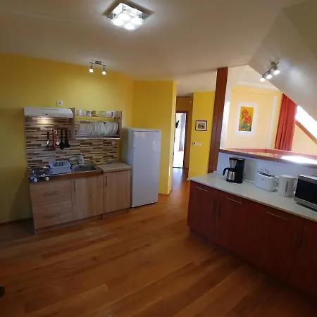 Zoeld Sziget Apartmanhaz * Денешдиаш