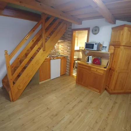 Апартаменты Zoeld Sziget Apartmanhaz *