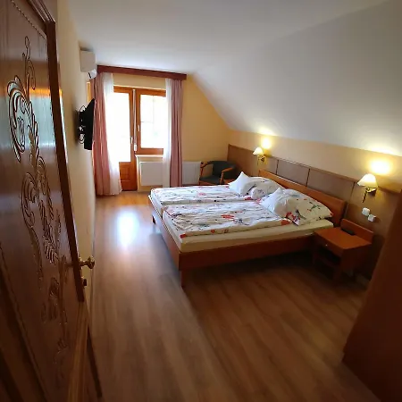 Апартаменты Zoeld Sziget Apartmanhaz