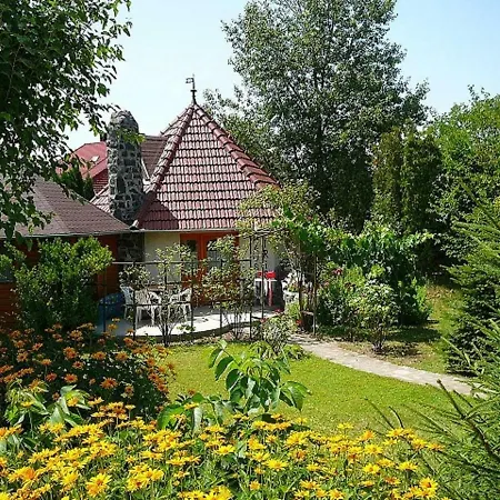 Zoeld Sziget Apartmanhaz *