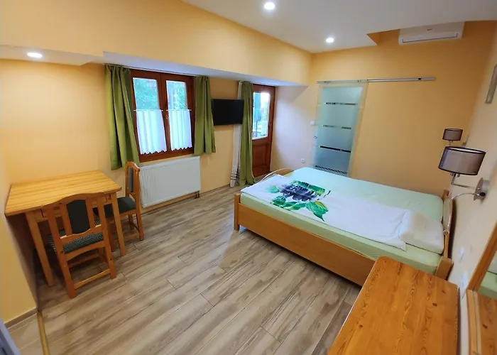 Zoeld Sziget Apartmanhaz * 기에네스디아스