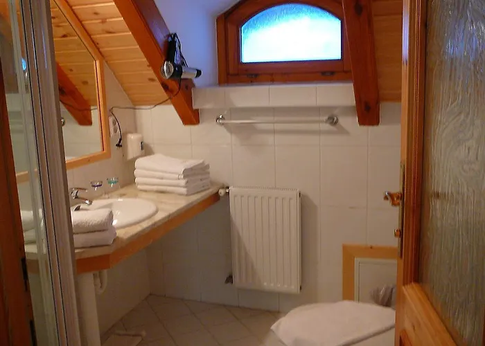 Zoeld Sziget Apartmanhaz 아파트 기에네스디아스
